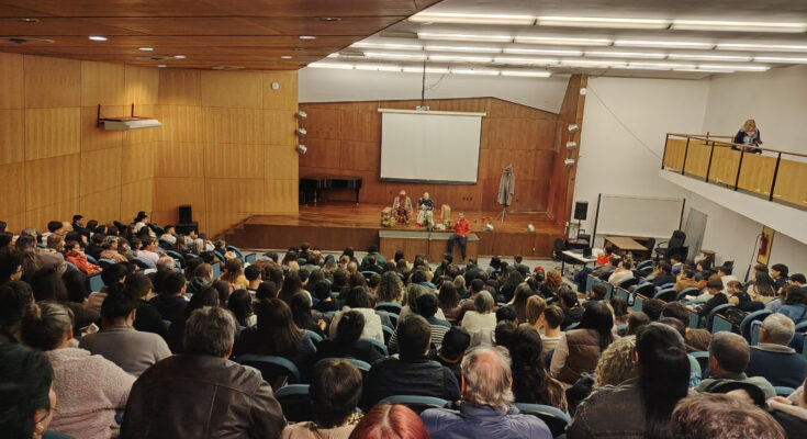 “La Fiesta” colmó el Aula Magna de la Udelar en una nueva propuesta de “Tocó Teatro”