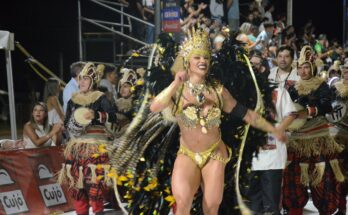 Tras una noche mágica, hoy Salto vive la segunda jornada de desfiles con entradas casi agotadas