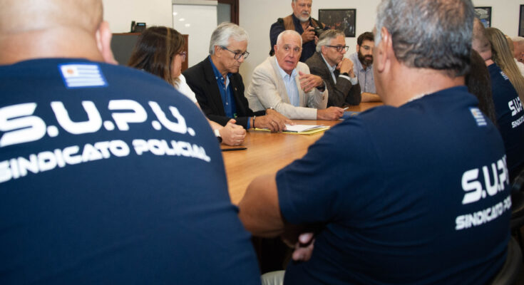 Convenio tripartito con sindicatos policiales: “Apoyamos a la policía con hechos, no con discursos”, afirmó Negro
