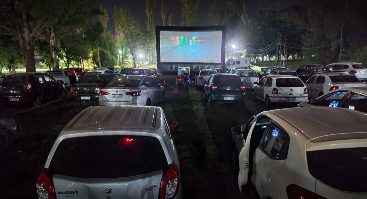 Cumpliendo con las medidas sanitarias se realizó el Autocine en Costanera Norte