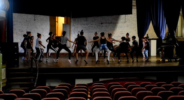 Directora Escuela Departamental de Ballet asistirá a evento en el Sodre