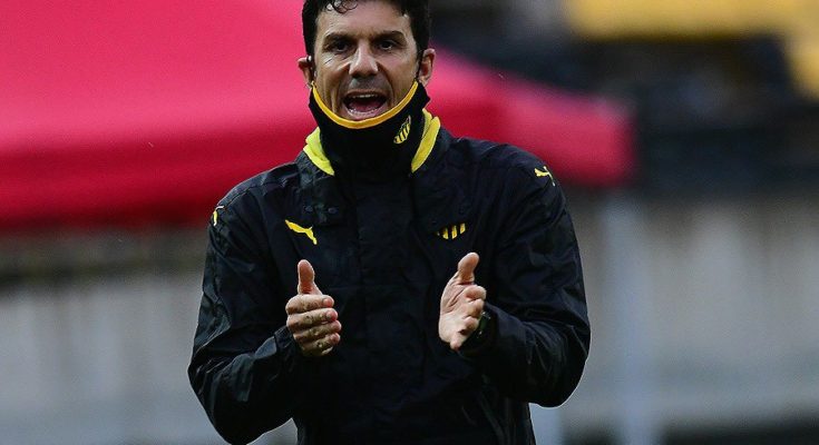 Mauricio Larriera seguirá como técnico de Peñarol