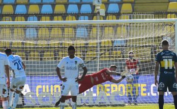 El arquero salteño Franco Torgnascioli debutó en el Everton de Chile atajando un penal