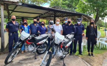 Municipio de San Antonio dona dos motos a Jefatura de Policía