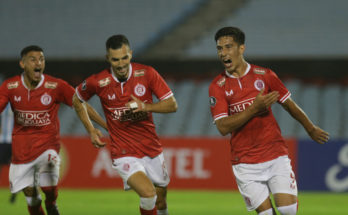 Rentistas empató 1 a 1 con Racing de Avellaneda en su debut en Copa Libertadores