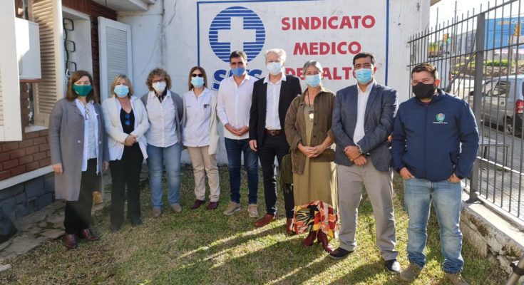 Intendente Lima participó de la inauguración del tercer vacunatorio de la ciudad en el local del Sindicato Médico