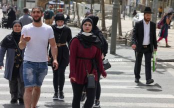 En Israel, los ciudadanos aliviados, salen a la calle sin mascarilla anticovid