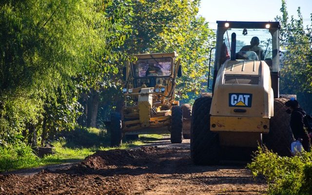 Intendencia de Salto realiza mantenimiento de calles de barrios Ayuí Norte y Cerro Noroeste