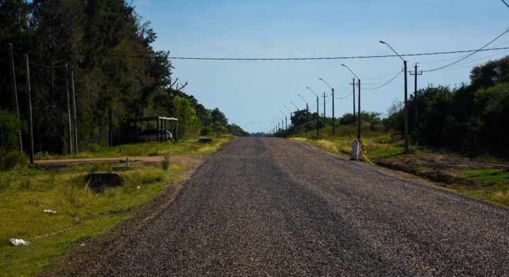 Avenida Camino del Éxodo con bitumen hasta avenida Garibaldi