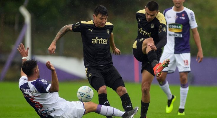 Apertura: Peñarol y Fénix igualaron sin goles en el Capurro, en un partido para el olvido