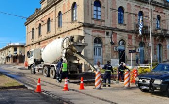 Intendencia de Salto realiza mantenimiento de los paños de hormigón en el casco urbano