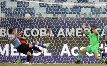 Copa América: Uruguay, que mostró una leve mejoría, empató 1-1 con Chile en Cuiabá