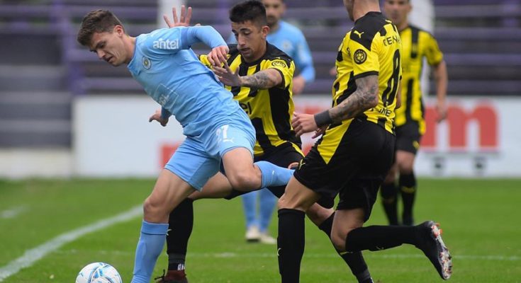 Apertura: Peñarol venció a Torque 1-0 en el Franzini, donde fue favorecido por los jueces