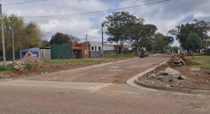 Intendencia de Salto trabaja en las calles de barrio Don Atilio donde colocará bitumen