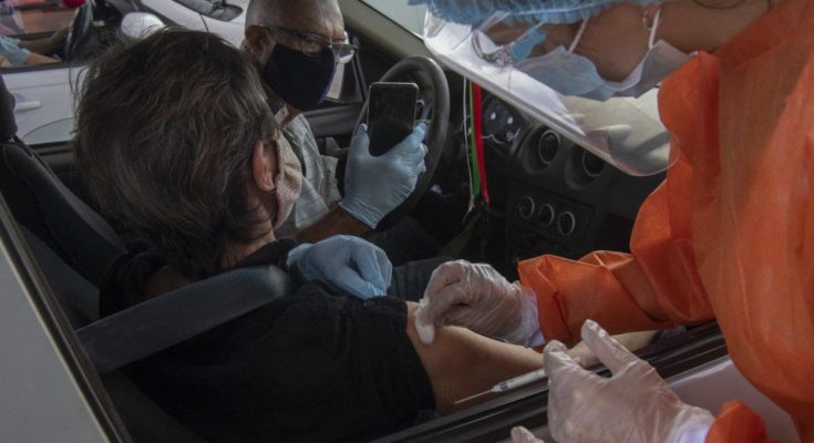 Hubo 79.900 personas que no concurrieron en fecha a recibir la segunda vacuna de Sinovac