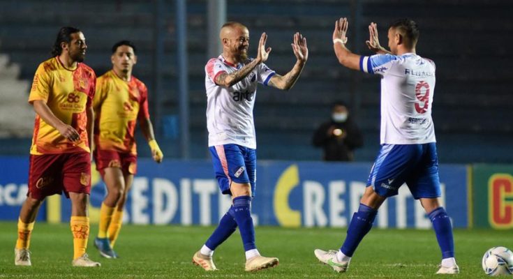 Apertura: Nacional le ganó a Villa Española 3-0 en el Gran Parque Central y está segundo