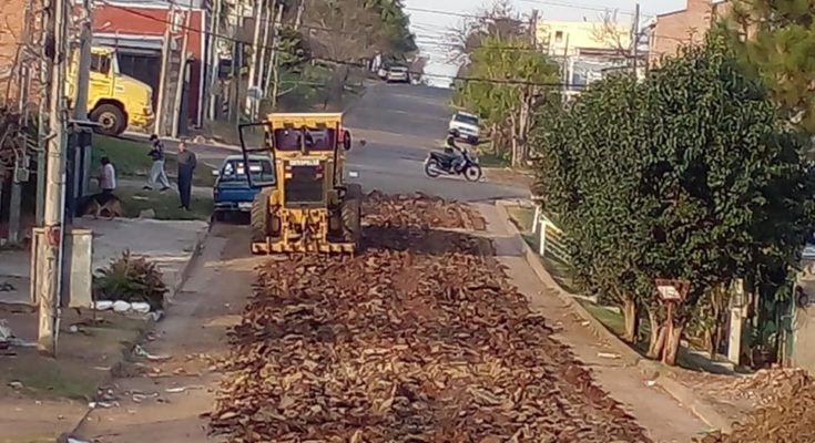 Intendencia de Salto realiza mantenimiento de calles en los barrios Independencia y Fátima