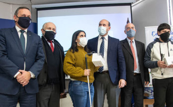 Gobierno uruguayo recibió de Israel donación de diez dispositivos para personas con discapacidad visual