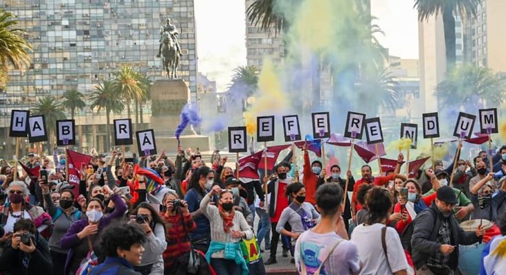 Comisión contra LUC anunció que obtuvo 796.526 firmas y las entregó en la Corte