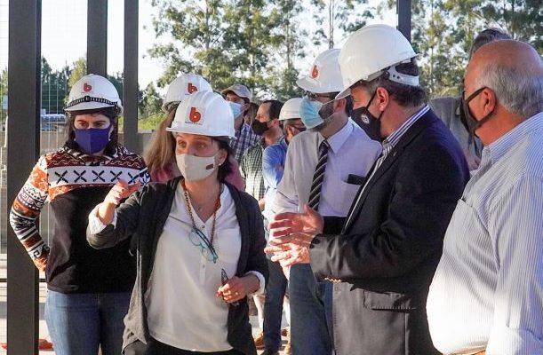 Soledad Marazzano acompañó al secretario de Presidencia Álvaro Delgado en la visita a la Central Hortícola del Norte