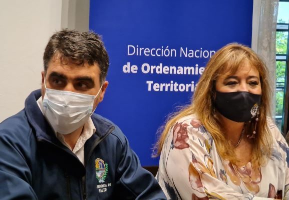 Intendente Lima firmó convenio con la Ministra de Vivienda y Ordenamiento Territorial