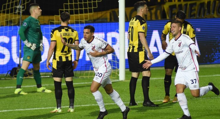 Copa Sudamericana: Paranaense dio el gran golpe y derrotó 2-1 a Peñarol en el CDS