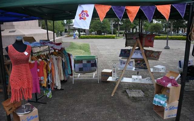 Expo feria emprendedora en la plaza Treinta y Tres