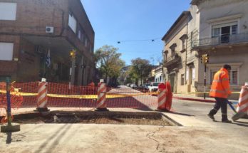 Intendencia de Salto realiza mantenimiento de los paños de hormigón en el casco urbano