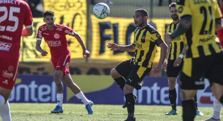 Clausura: Peñarol le ganó 1-0 a Rentistas y quedó en la cima de las dos tablas