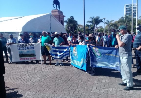 Convocan ex obreros de Salto Grande para el sábado 20 de noviembre en Plaza Artigas