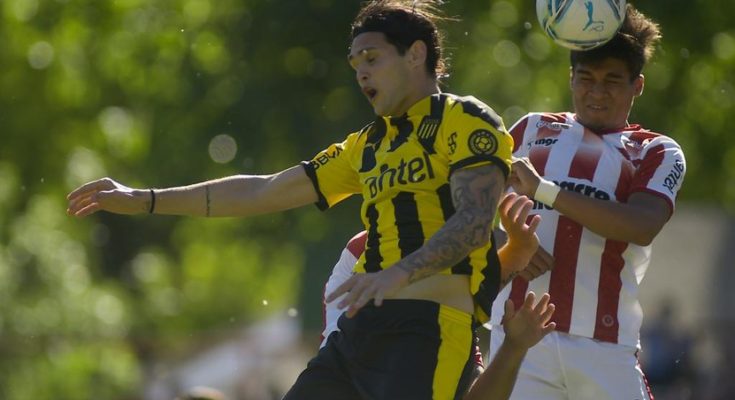 Clausura: Peñarol fue superior pero no pasó del 1-1 con River Plate en el Saroldi