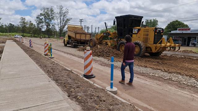 Continúan a buen ritmo las obras en calles y plaza de barrio Artigas Continúan a buen ritmo las obras en calles y plaza de barrio Artigas