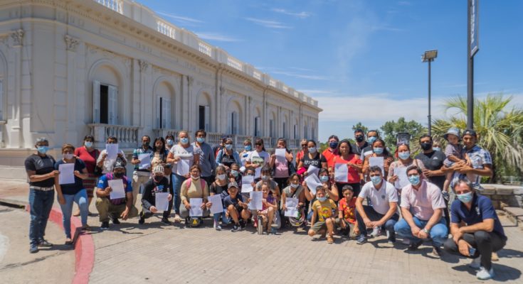 Intendente Lima entregó 54 comodatos del Programa de Mejoramiento Barrial Barrio Artigas