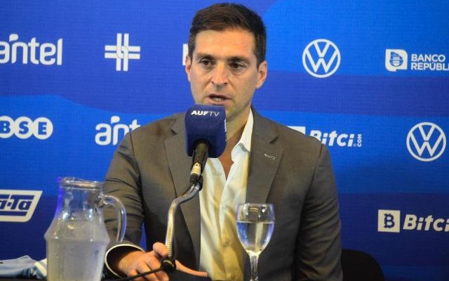 “Creo mucho en los jugadores actuales de Uruguay”, dijo Diego Alonso en su presentación