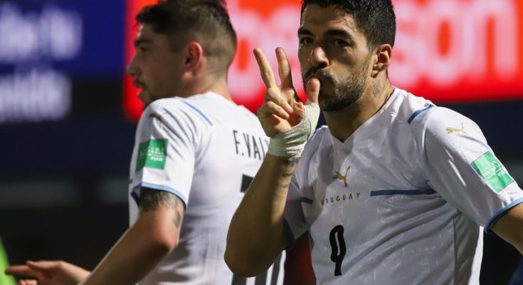 Eliminatorias: Uruguay, con gol de Suárez, derrotó 1-0 a Paraguay en Asunción y se entona