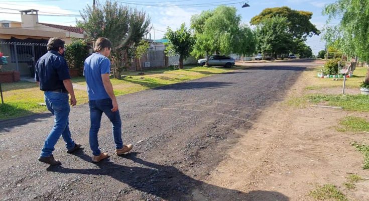 Intendencia aplica tratamiento bituminoso en barrio Independencia