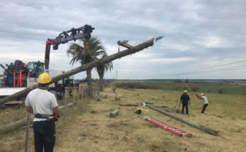 Personal de Salto Grande en conjunto con UTE trabajan para restablecer los servicios de energía eléctrica en Santa Kilda