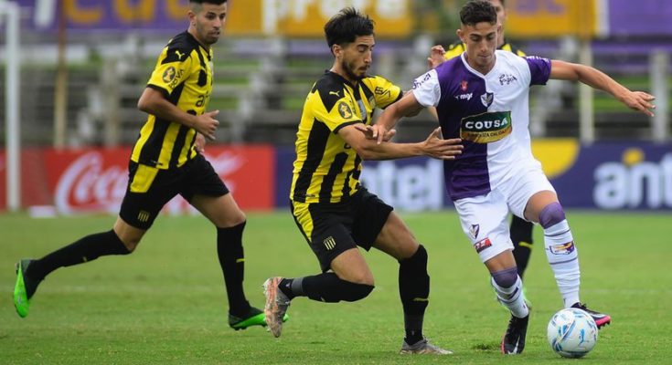 Apertura: Fénix fue paciente y derrotó a un errático Peñarol por 1-0 en el Parque Capurro