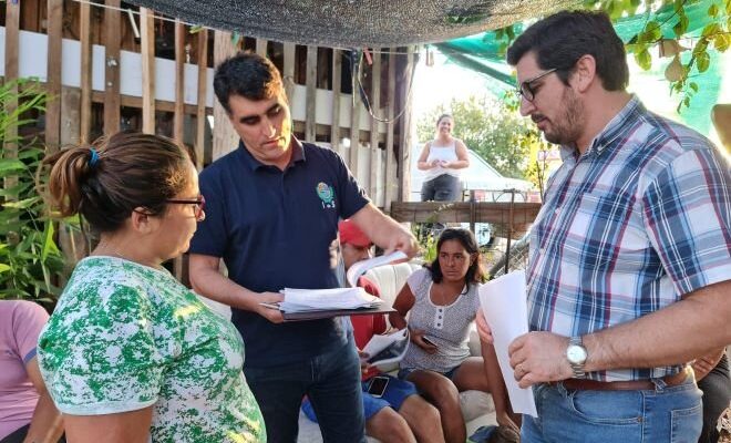 Andrés Lima entregó nuevos permisos de usufructo en barrio La Amarilla Andrés Lima entregó nuevos permisos de usufructo en barrio La Amarilla