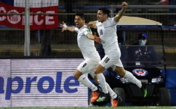 Eliminatorias: Uruguay derrotó con autoridad por 2-0 a Chile en San Carlos de Apoquindo