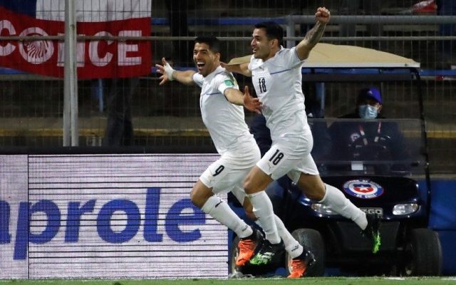 Eliminatorias: Uruguay derrotó con autoridad por 2-0 a Chile en San Carlos de Apoquindo