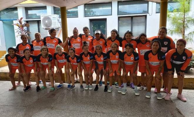 Salto Grande aporta equipo deportivo a la Selección Femenina del INR