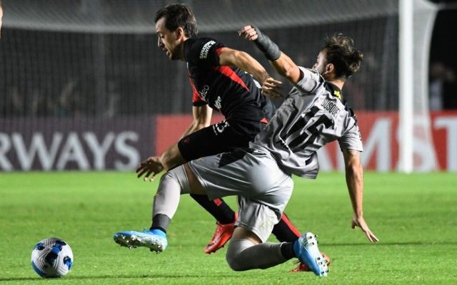 Libertadores: Peñarol cayó por 2-1 con Colón en Santa Fe en un amargo debut copero