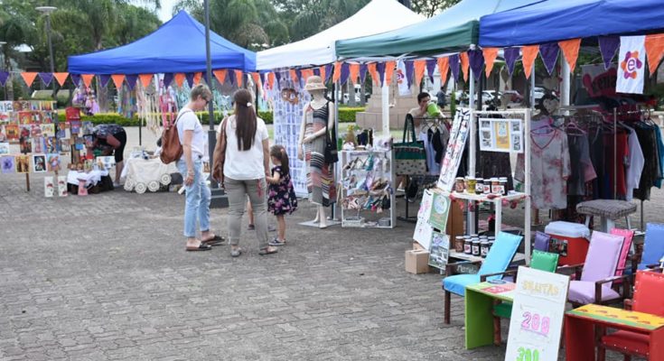 Gran feria de la Comunidad Emprendedora en Plaza de los Treinta y Tres Orientales