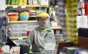 Intendencia de Canelones permitió venta fraccionada en almacenes y la de Montevideo se encamina a lo mismo