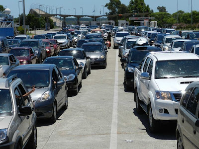 Trámites en puente pasaron de 40 segundos a 5 minutos, según jefe de Migraciones de Fray Bentos Trámites en puente pasaron de 40 segundos a 5 minutos, según jefe de Migraciones de Fray Bentos
