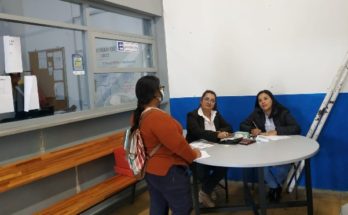 Entrega de abonos a estudiantes en el interior del departamento