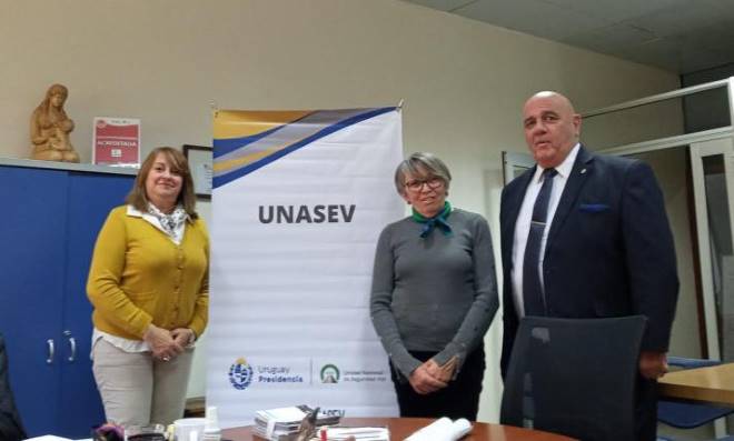 Director de UNASEV se reunió en Salto con Red de Víctimas y Familiares de Siniestros de Tránsito Director de UNASEV se reunió en Salto con Red de Víctimas y Familiares de Siniestros de Tránsito