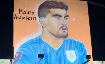 Reconocimiento a Mauro Arambarri en el Estadio Juan José Vispo Mari