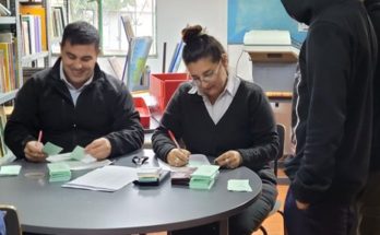 Entrega de abonos a estudiantes en el interior del departamento